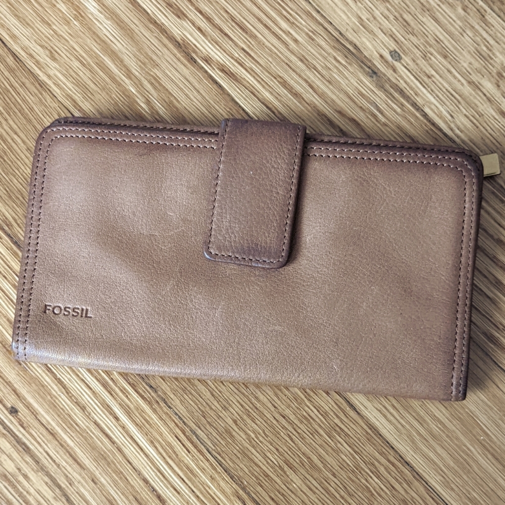 Fossil brown leather wallet EUC